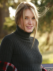 Preppy schoolgirl shows off her bush in the park